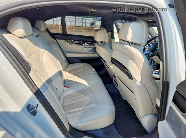 WBA7B0C33HG527139 2017 BMW 7 SERIES White Вид задніх сидінь
