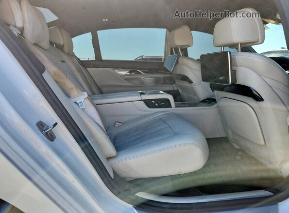 WBA7F0C50HGM20944 2017 BMW 7 SERIES White უკანა სავარძლების ხედი