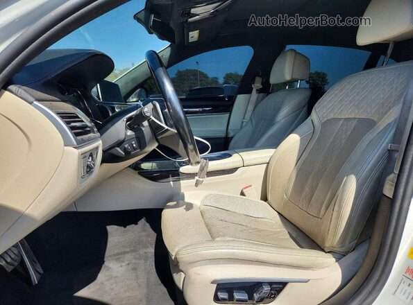 WBA7F0C50HGM20944 2017 BMW 7 SERIES White წინა სალონის ხედი