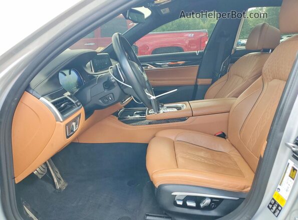 WBA7F2C38HG422807 2017 BMW 7 SERIES Silver წინა სალონის ხედი