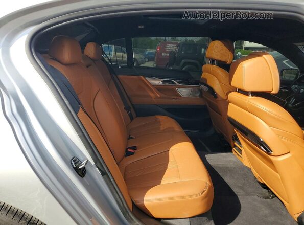WBA7F2C38HG422807 2017 BMW 7 SERIES Silver უკანა სავარძლების ხედი