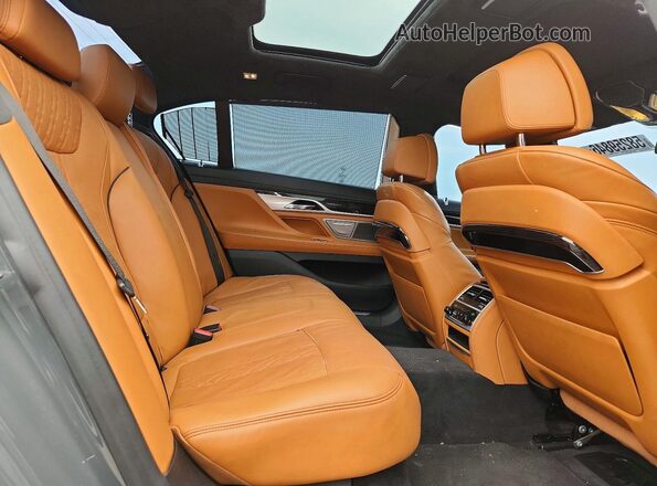 WBA7F2C58JB238911 2018 BMW 7 SERIES Серый Вид задних сидений