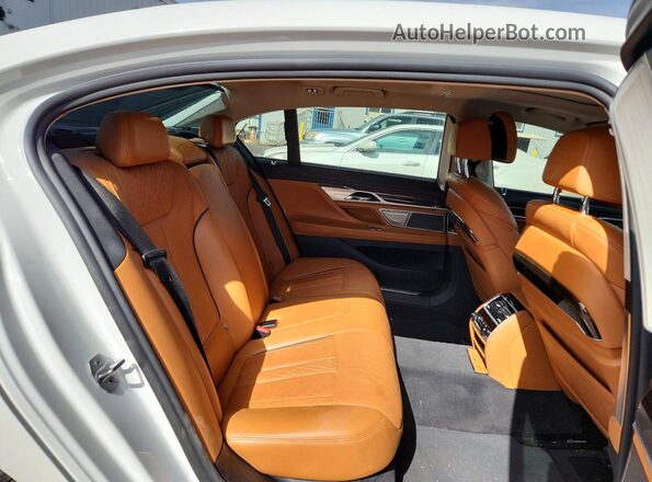 WBA7J2C55JB246298 2018 BMW 7 SERIES White Vista de los asientos traseros