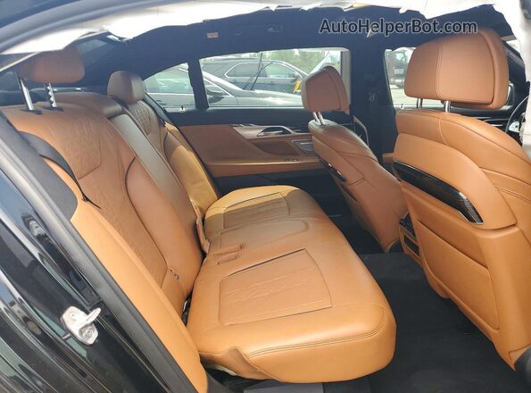 WBA7U2C02NCJ34070 2022 BMW 7 SERIES Black Widok tylnych siedzeń