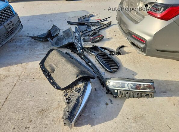 WBA7U2C03NCJ48155 2022 BMW 7 SERIES Silver Շարժիչի բաժամունքի տեսք