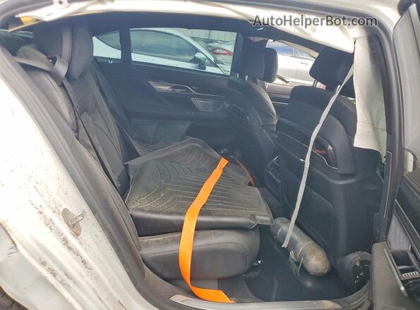 WBA7U2C04NCH44975 2022 BMW 7 SERIES White Вид задніх сидінь