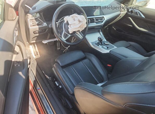 WBA83AP02NCH72317 2022 BMW M4 Burgundy Vista del salpicadero