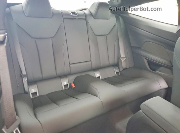 WBA83DA03VCY25498 2027 BMW M4 Gray Vista de los asientos traseros