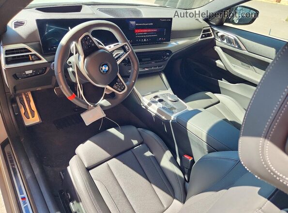 WBA83DA03VCY25498 2027 BMW M4 Gray Vista del salpicadero