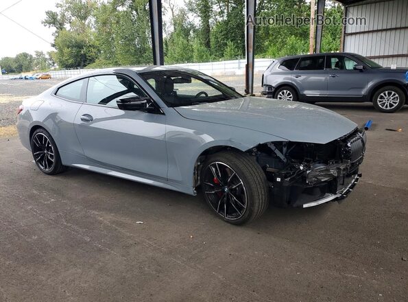 WBA83DA03VCY25498 2027 BMW M4 Gray Delantero derecho