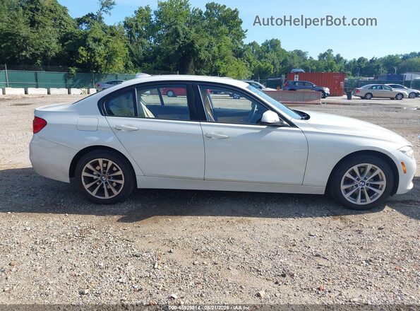 WBA8A3C52JA499692 2018 BMW 3 SERIES White Rear interior view