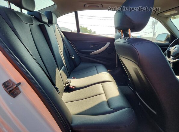 WBA8A3C54JA499628 2018 BMW 3 SERIES White Вид задніх сидінь