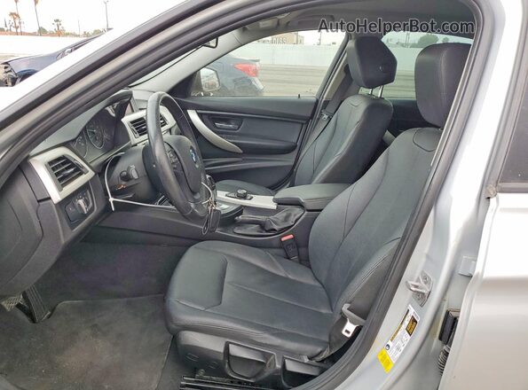 WBA8A9C50JAD27697 2018 BMW 3 SERIES Silver Вид салону спереду