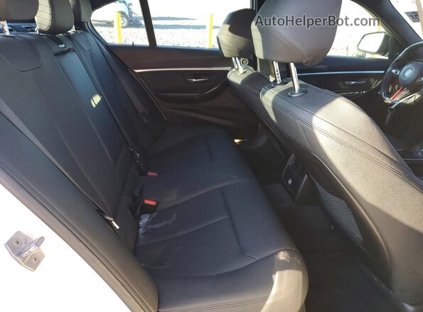 WBA8B7G37HNU38242 2017 BMW 3 SERIES Purple Հետևի նստատեղերի տեսք