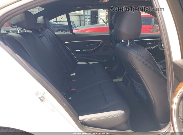 WBA8B9G33HNU54529 2017 BMW 3 SERIES White VIN կոդի պիտակի տեսք