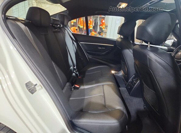 WBA8D9C51JA616575 2018 BMW 3 SERIES White Widok tylnych siedzeń