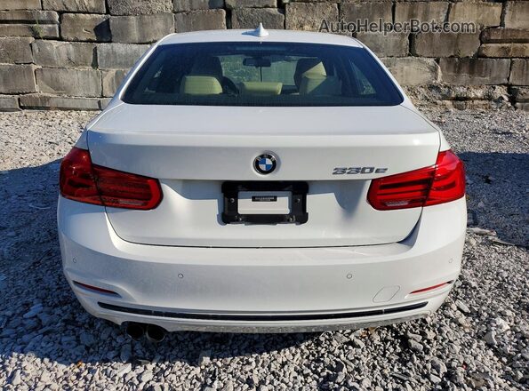 WBA8E1C31HA156986 2017 BMW 3 SERIES White უკანა ხედი