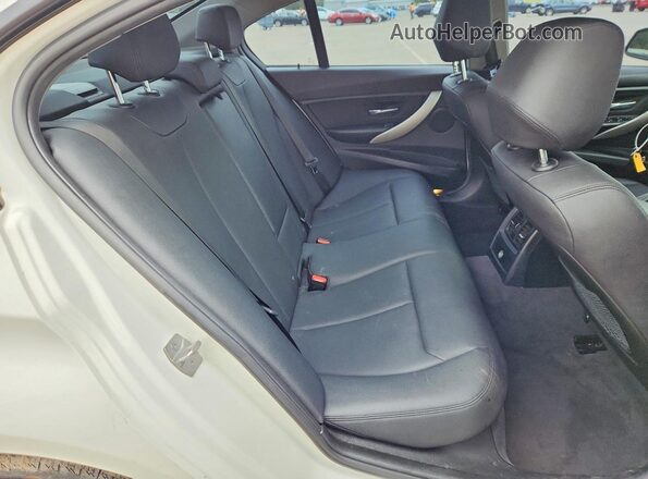 WBA8E5G54JNU47953 2018 BMW 3 SERIES White Vista de los asientos traseros