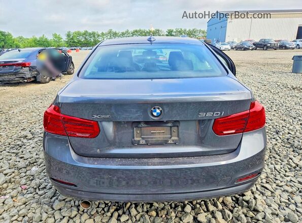 WBA8E5G57JNV01892 2018 BMW 3 SERIES Gray Widok z tyłu