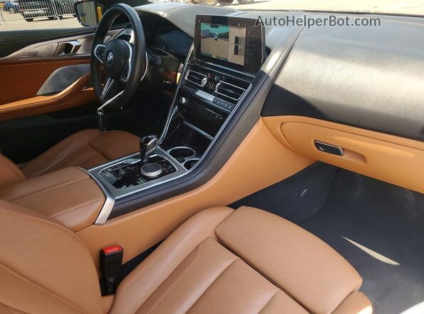 WBABC4C09SCU36234 2025 BMW M8 Зеленый Вид панели приборов