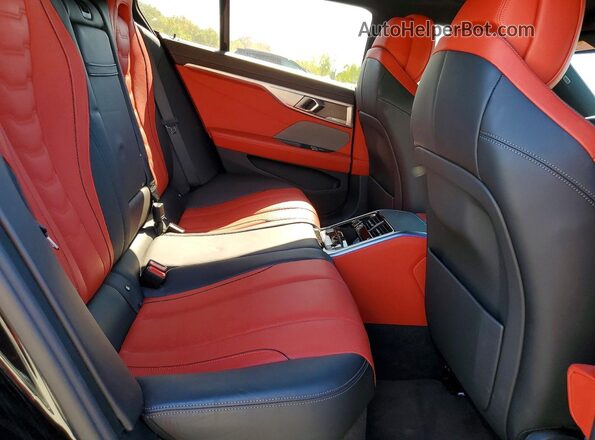 WBAGV4C01NCJ13106 2022 BMW 8 SERIES Black Vista de los asientos traseros