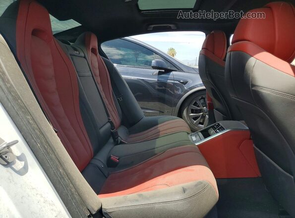 WBAGV4C08PCN00805 2023 BMW 8 SERIES White Widok tylnych siedzeń