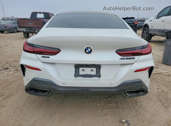 WBAGV8C01NCH27406 2022 BMW M8 White Вид ззаду