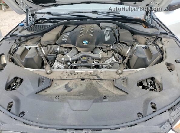 WBAGV8C01NCH27406 2022 BMW M8 White Вид задньої частини салону