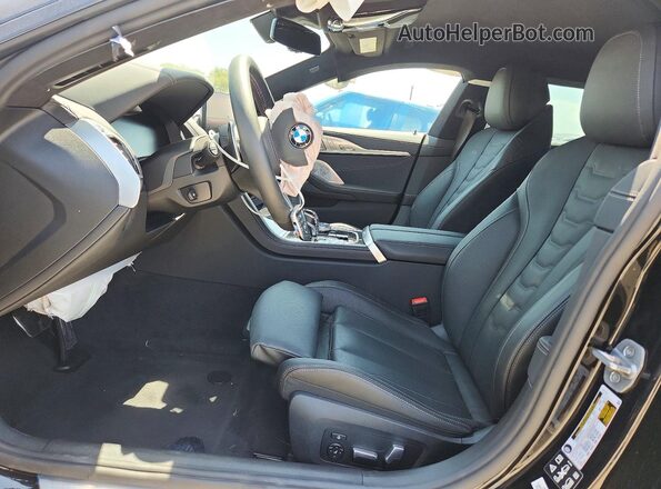 WBAGV8C01TCX05383 2026 BMW M8 Black Vista interior delantera