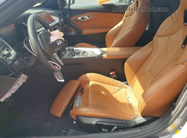 WBAHF3C08RWY33664 2024 BMW Z4 Silver Вид салону спереду