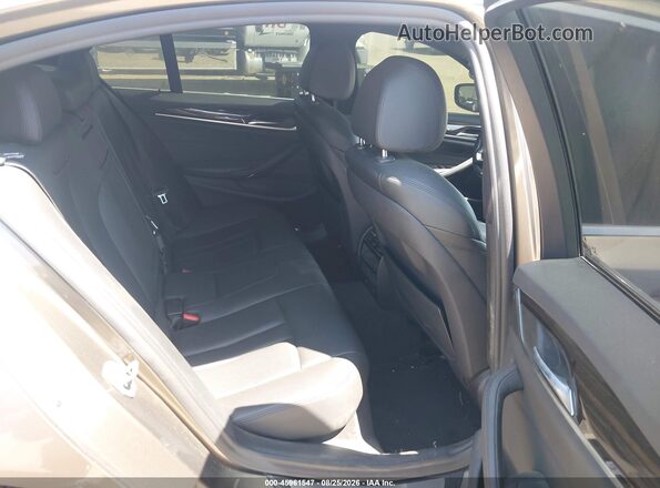 WBAJA5C53JWA39914 2018 BMW 5 SERIES Gray Vista de la etiqueta del VIN