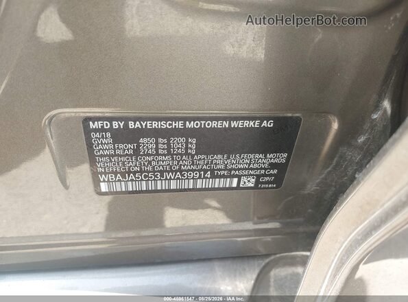 WBAJA5C53JWA39914 2018 BMW 5 SERIES Gray Vista del compartimento del motor