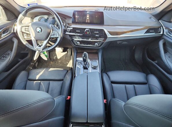 WBAJA5C53KWW07271 2019 BMW 5 SERIES Серебряный Вид панели приборов