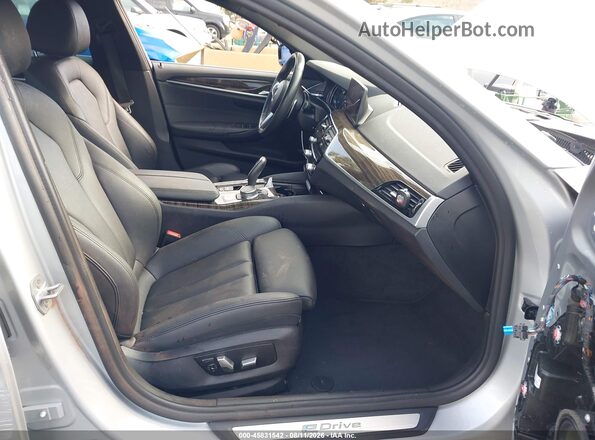 WBAJA9C53KB389430 2019 BMW 5 SERIES Silver Widok wnętrza z przodu