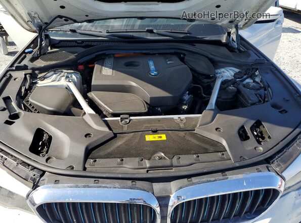 WBAJA9C57JB252537 2018 BMW 5 SERIES White Rear interior view