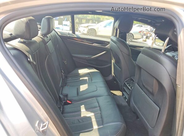 WBAJB1C53JB085253 2018 BMW 5 SERIES Silver Widok tylnych siedzeń