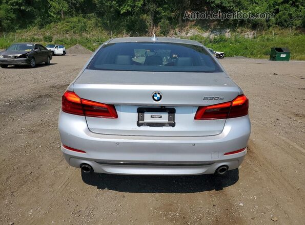 WBAJB1C53JB085253 2018 BMW 5 SERIES Silver Widok z tyłu