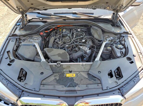 WBAJB1C53JB085253 2018 BMW 5 SERIES Silver Widok wnętrza z tyłu