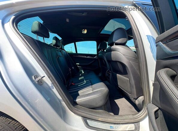 WBAJB1C56JB084145 2018 BMW 5 SERIES Gray Engine compartment view