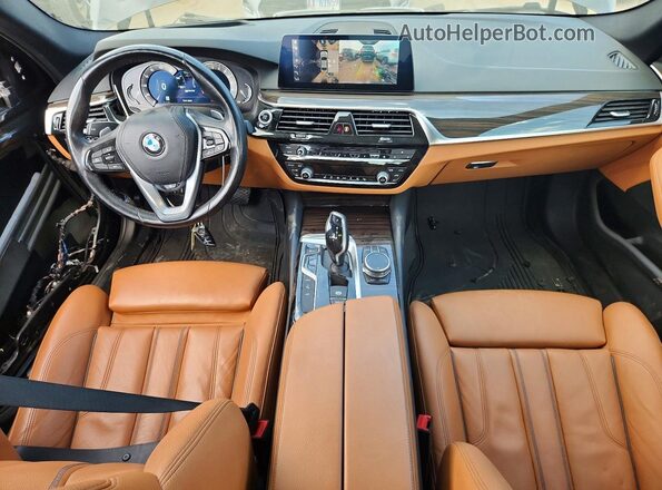 WBAJB1C59KB375191 2019 BMW 5 SERIES Gray Widok deski rozdzielczej