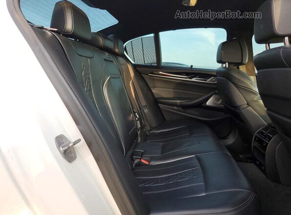 WBAJB9C50JB286378 2018 BMW M5 White Vista de los asientos traseros