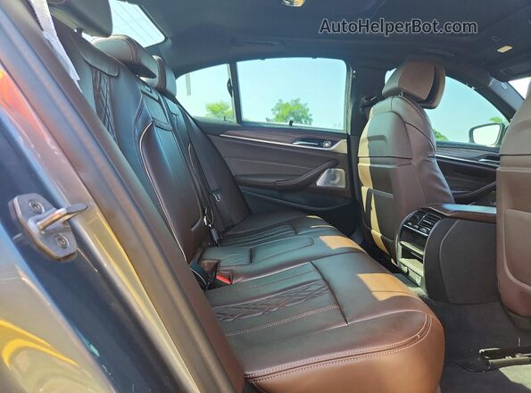 WBAJB9C52KB287713 2019 BMW M5 Gray Widok tylnych siedzeń
