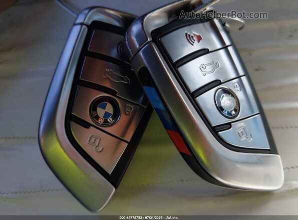 WBAJE5C56KWW26563 2019 BMW 5 SERIES Silver Առջևի վահանակի տեսք