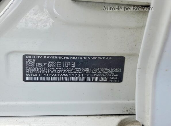 WBAJE5C59KWW11734 2019 BMW 5 SERIES White Vista del compartimento del motor