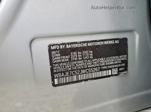 WBAJE7C52JWC55267 2018 BMW 5 SERIES Silver Vista del compartimento del motor