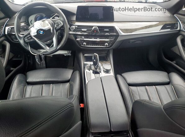 WBAJE7C52JWC55267 2018 BMW 5 SERIES Silver Vista del salpicadero