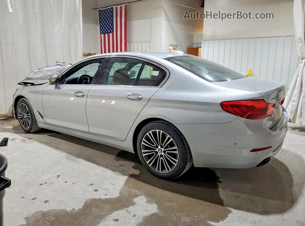 WBAJE7C53JWC56752 2018 BMW 5 SERIES Silver Trasero izquierdo