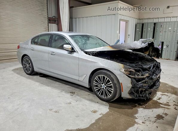 WBAJE7C53JWC56752 2018 BMW 5 SERIES Silver Delantero derecho