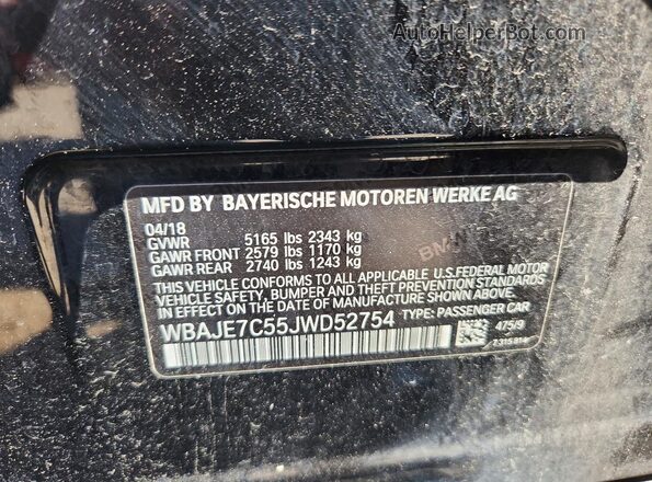 WBAJE7C55JWD52754 2018 BMW 5 SERIES Black ძრავის განყოფილების ხედი