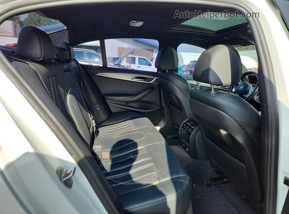 WBAJE7C56KG892610 2019 BMW 5 SERIES White Widok tylnych siedzeń